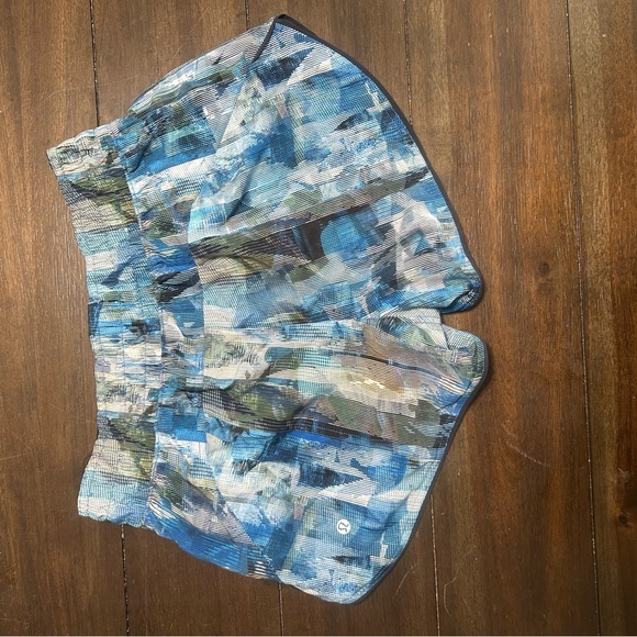 lululemon athletica Reversable Athletic Shorts - Picture 5 of 7